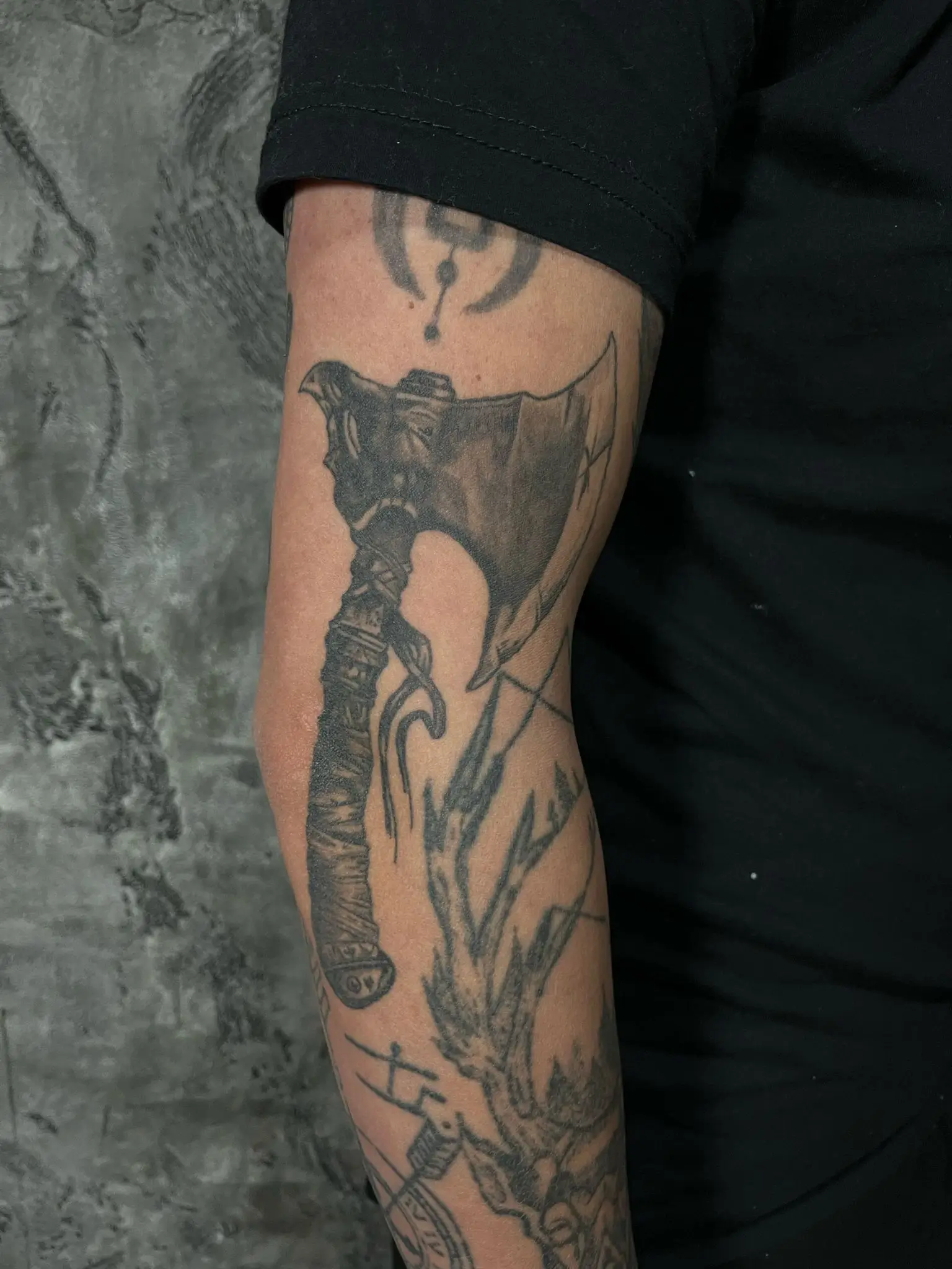 Tetovaža Sekira - Black & Grey rad Eternal Art studio